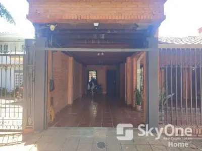 Two-storey house for sale in Palomar, Lambaré