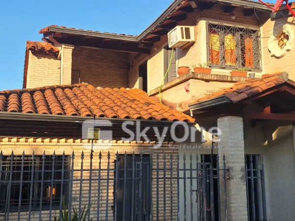 Two-storey house for sale in San Lorenzo, La Victoria
