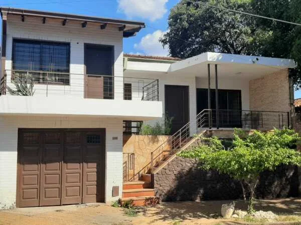 Casa de dois andares à venda em Vista Alegre, Assunção