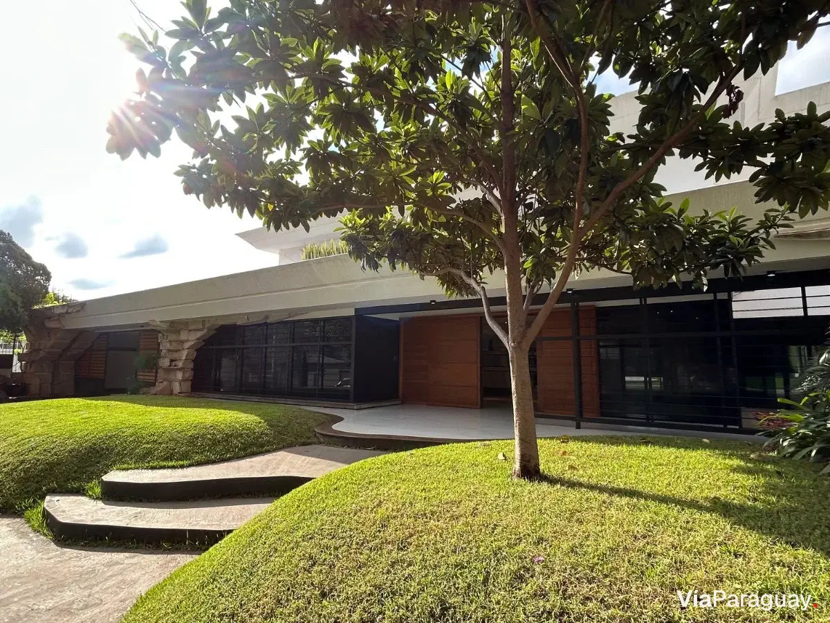 Luxury house for sale with 4 en-suite bedrooms in Asunción