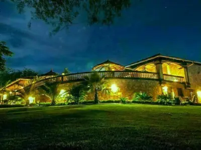 Casa de luxo à venda em Lambaré — 4 quartos, área Yacht e Golf Club