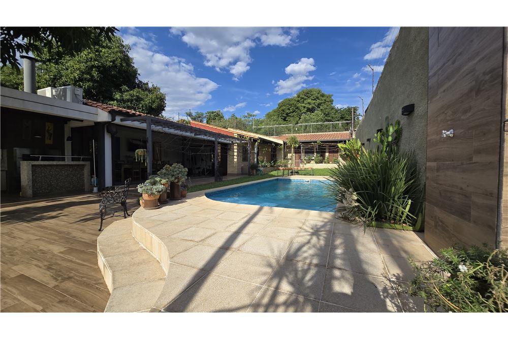 Casa de una planta en venta con piscina en Virgen de Fátima