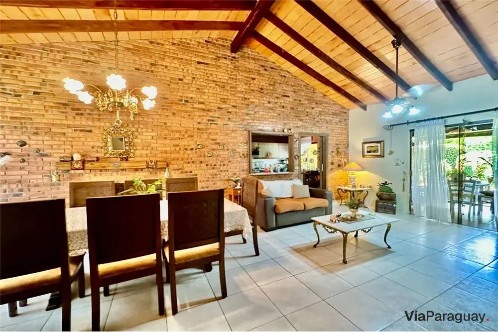 Casa de una planta en venta en Luque, Loma Merlo