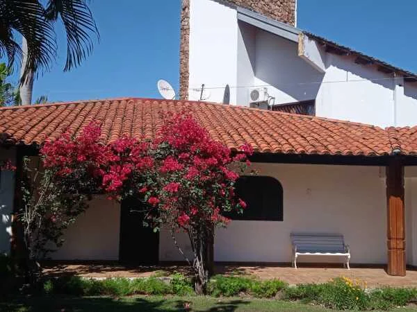 Casa de verão para alugar à beira do lago em San Bernardino