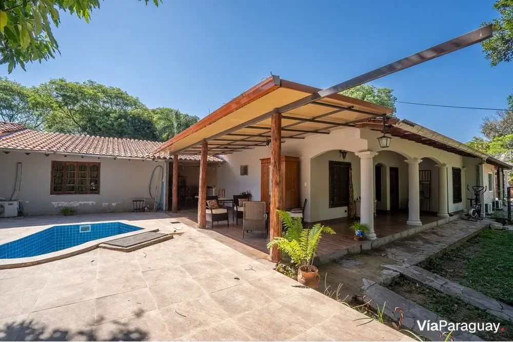 Casa de verano en venta en barrio cerrado de Areguá