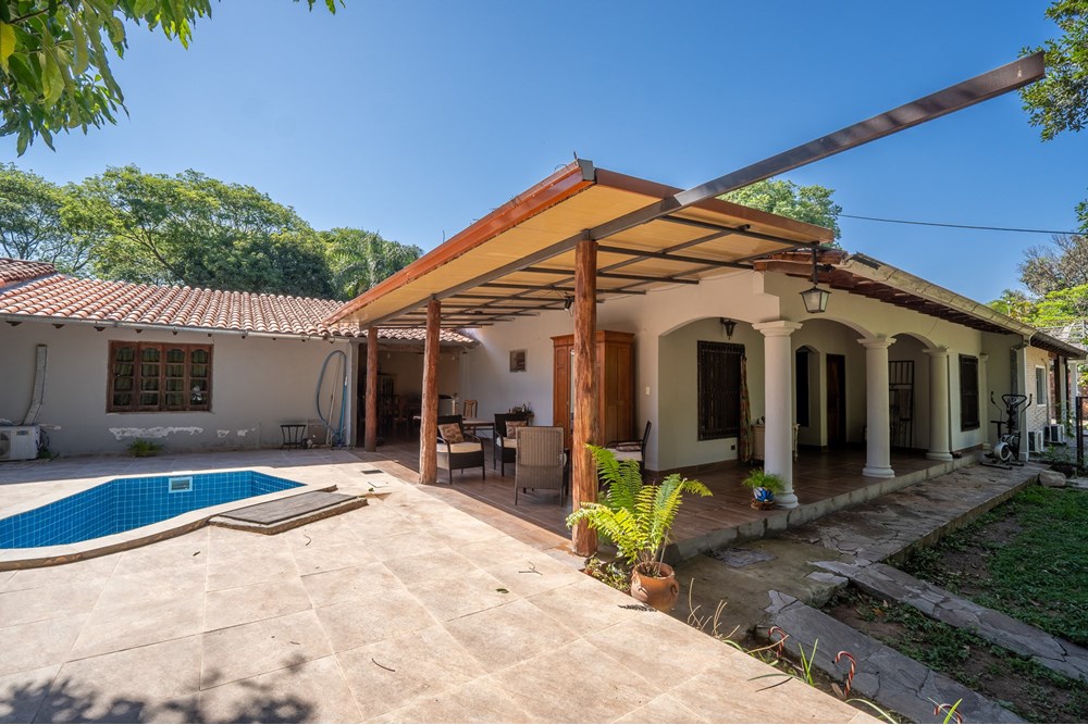 Casa de verano en venta en barrio cerrado de Areguá