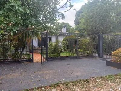 Casa para alugar com 2 dormitórios no Barrio Nazareth