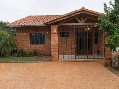 Casa para alugar com 3 dormitórios em Cuarto Barrio, Luque