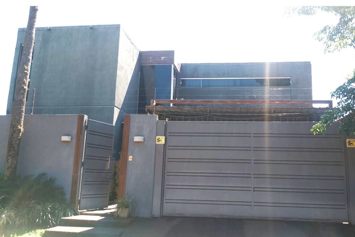 Casa para alugar com piscina em Itauguá, 5 quartos