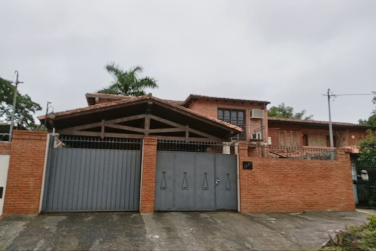 Casa para alugar com piscina em Lambaré, região Sek
