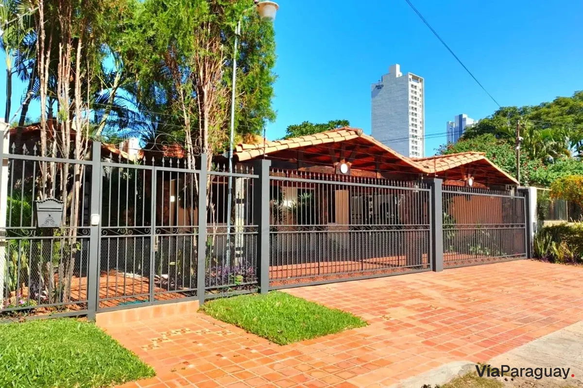 Casa para alugar com piscina em Madame Lynch