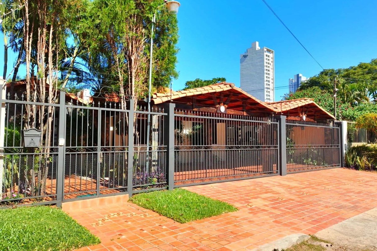 Casa para alugar com piscina em Madame Lynch