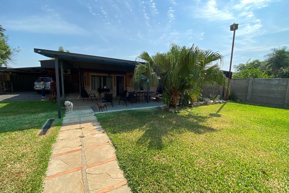 Casa para alugar com piscina e quincho em Mariano Roque Alonso