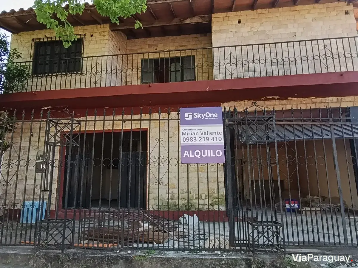 Casa para alugar com salão comercial em Tres Bocas