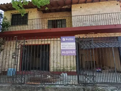 Casa para alugar com salão comercial em Tres Bocas