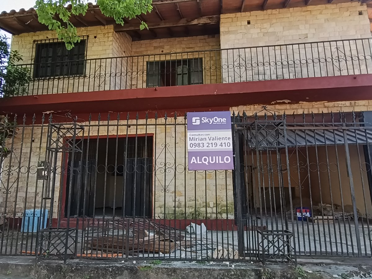 Casa para alugar com salão comercial em Tres Bocas