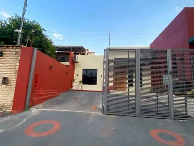 Casa para Alugar com Salão Comercial na Av. Médicos del Chaco, Lambaré