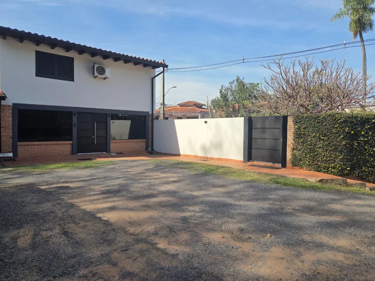 Casa para alugar com 3 quartos em condomínio no Mariscal Estigarribia