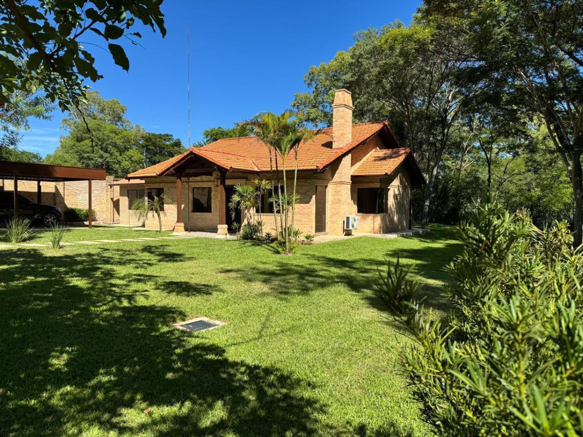 Casa para Alugar no Condomínio Fechado Surubi'i, Mariano Roque Alonso