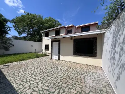 Casa para alugar em esquina, Santa Cruz, San Lorenzo