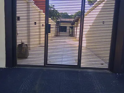 House for Rent in Lambaré, Barrio Cuatro Mojones — 2 Bedrooms