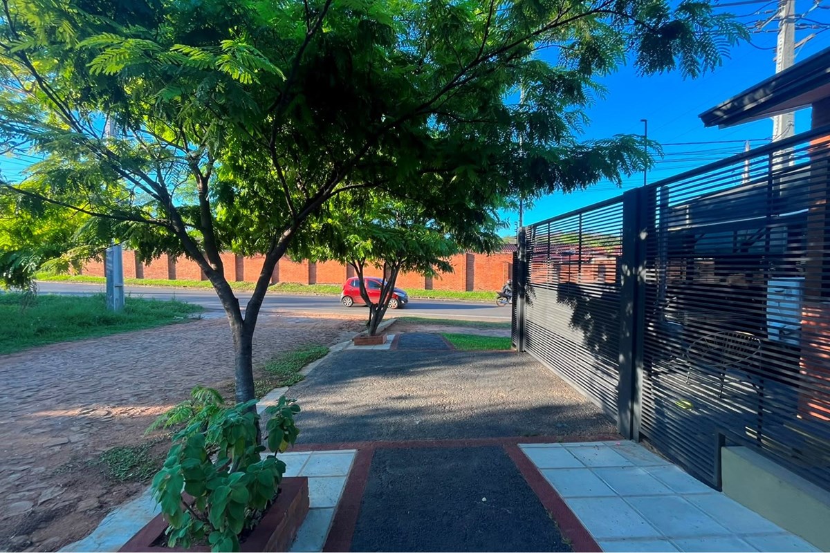 Casa para alugar em Luque, bairro Primavera