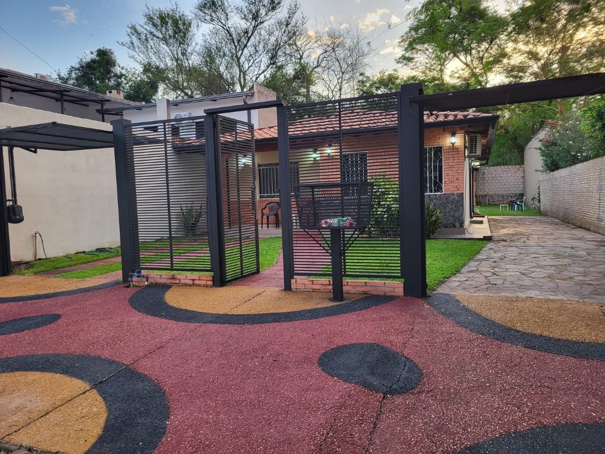Casa en alquiler en San Bernardino con piscina y quincho