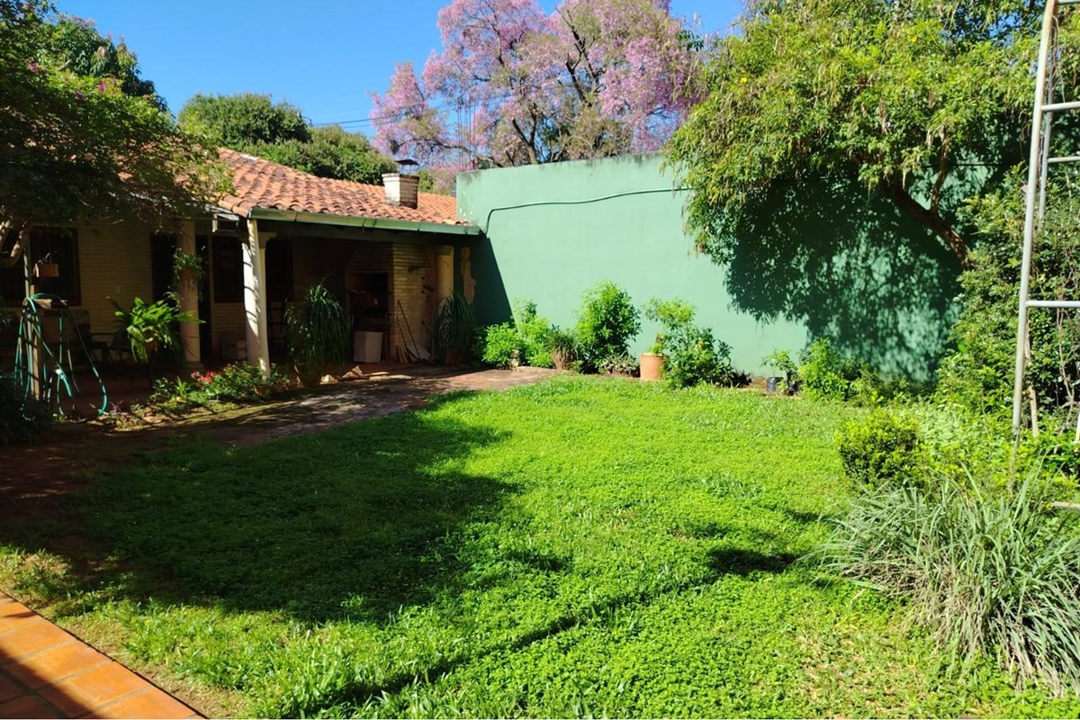 Casa para alugar em San Lorenzo, em frente ao Box