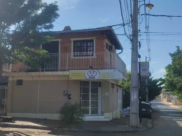 Casa em esquina com salão comercial em Villa Elisa — 280 m²