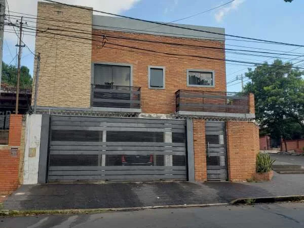 Casa em esquina à venda no Barrio Obrero, Assunção — 3 quartos, 2 garagens