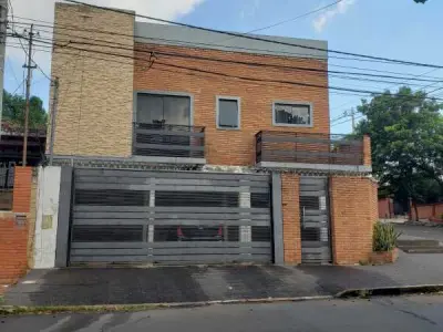 Casa em esquina à venda no Barrio Obrero, Assunção — 3 quartos, 2 garagens
