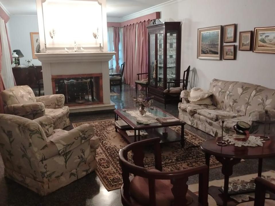 Casa en esquina en venta en Mburucuyá, Asunción