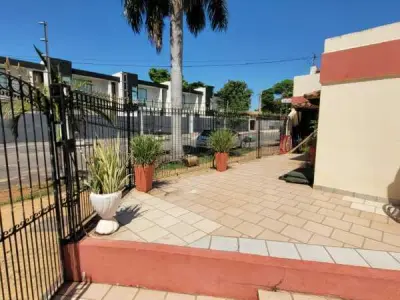 Casa en esquina en venta en San Vicente, Asunción – 3 dormitorios