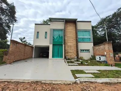 Casa en venta 4 dormitorios en barrio cerrado Ypané