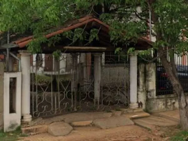 Casa à Venda a 3 Quadras da Basílica, Caacupé