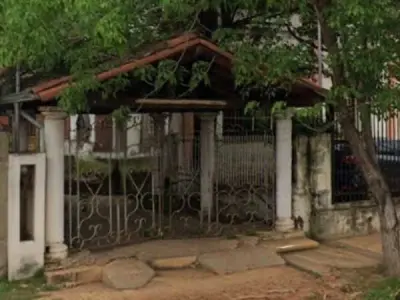 Casa à Venda a 3 Quadras da Basílica, Caacupé