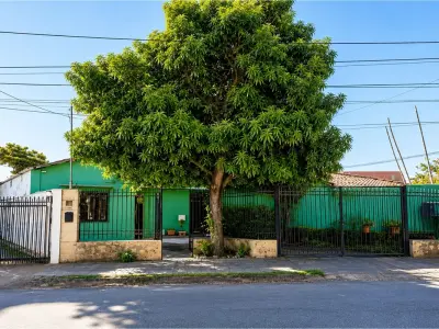 Casa à venda para reformar em Fernando de la Mora