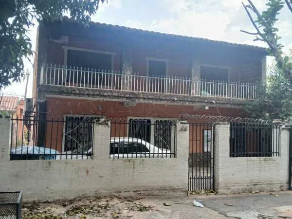 Casa en venta a refaccionar en Lambaré, barrio San Isidro