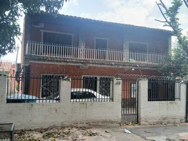 Casa à venda para reforma em Lambaré, bairro San Isidro