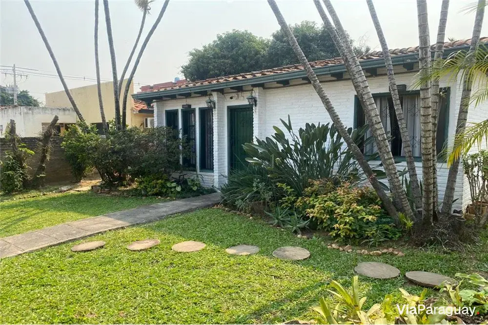 Casa à venda para reformar em Loma Pyta, Assunção