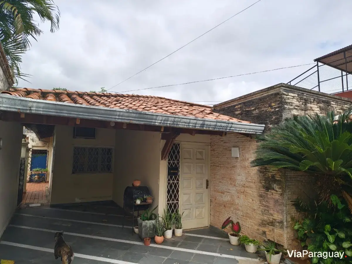Casa à venda para reformar em Sajonia, Assunção