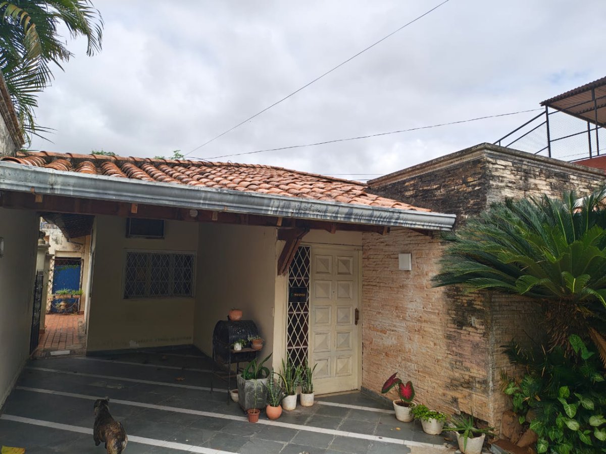 Casa en venta a refaccionar en Sajonia, Asunción