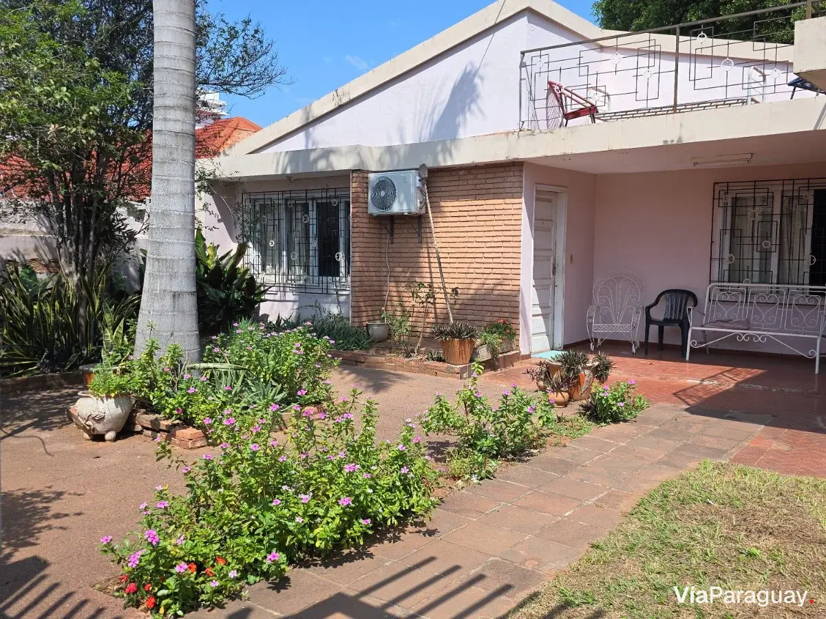 Casa en venta a refaccionar en San Vicente, Asunción