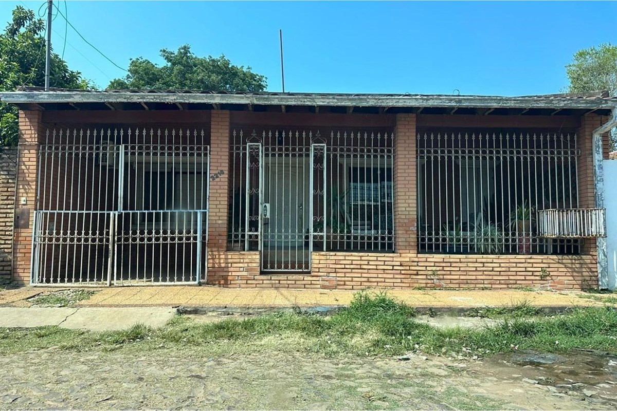 Casa à venda para reformar em Valle Apu'a I, Lambaré