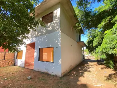 Casa en venta a terminar con terreno en Puerto Pabla, Lambaré