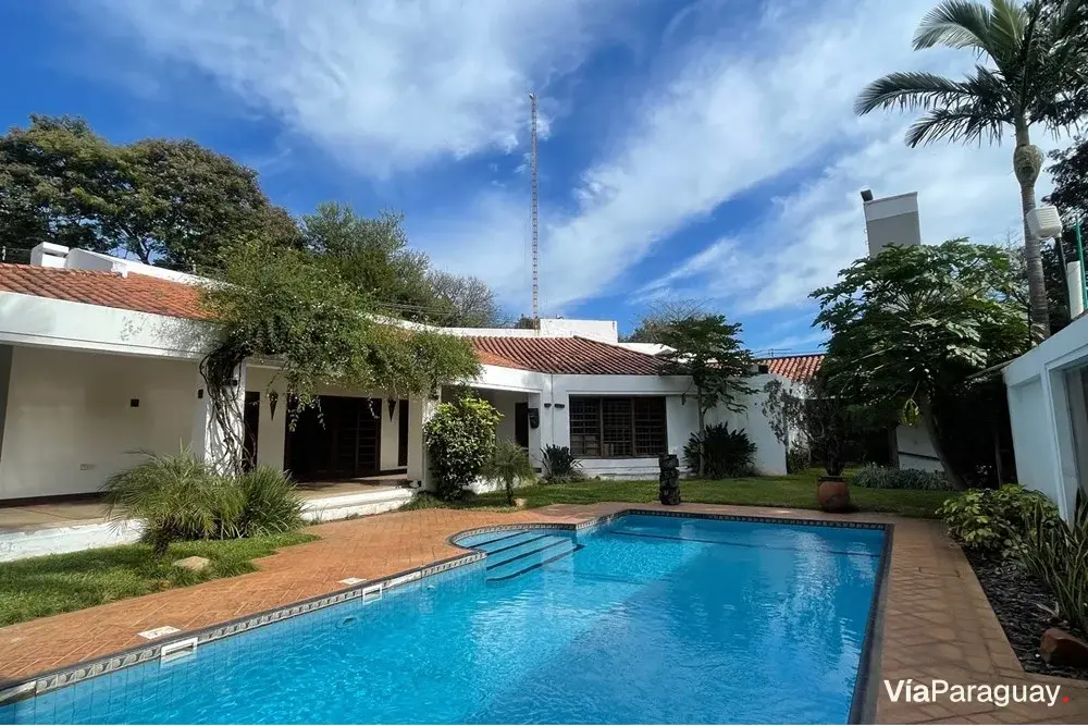 Casa à venda com 1900 m² de terreno em San Lorenzo