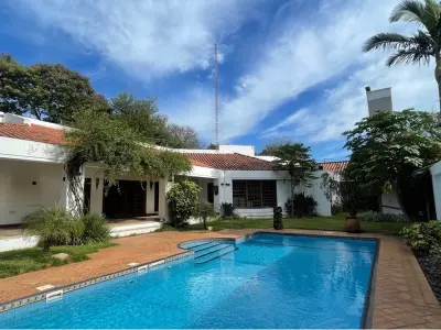 Casa à venda com 1900 m² de terreno em San Lorenzo