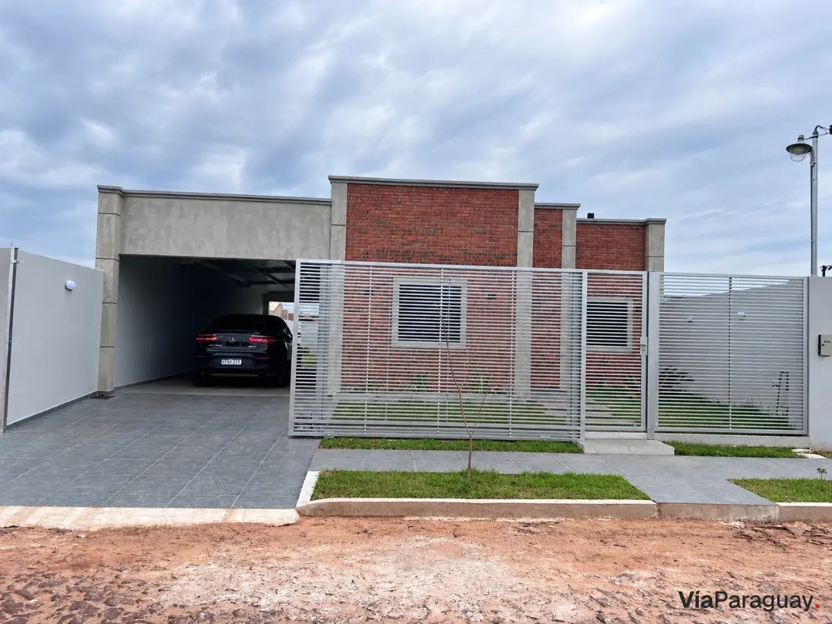 Casa en venta con 3 dormitorios en barrio cerrado de Ypané