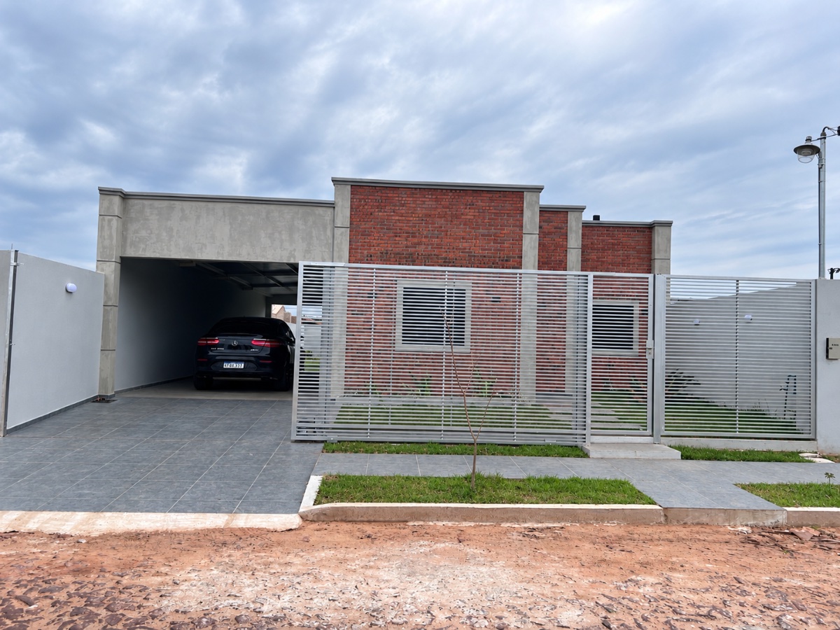 Casa en venta con 3 dormitorios en barrio cerrado de Ypané