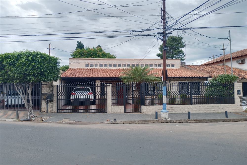 Casa à venda com 3 dormitórios no Cuarto Barrio, Luque